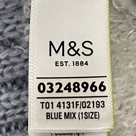 🌺 M&S Fun & Festive Polar Bear King Holiday Winter Pom Beanie NWT - Picture 6 of 8